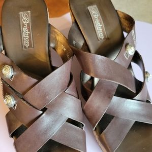 Brighton Brown Rhinestone Wedges SZ 10